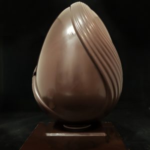 Œuf raffiné en chocolat noir ou lait Chocolaterie et confiserie à Nice