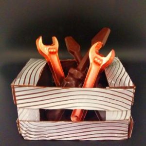 Caisse à outils en chocolat. Chocolaterie et confiserie à Nice
