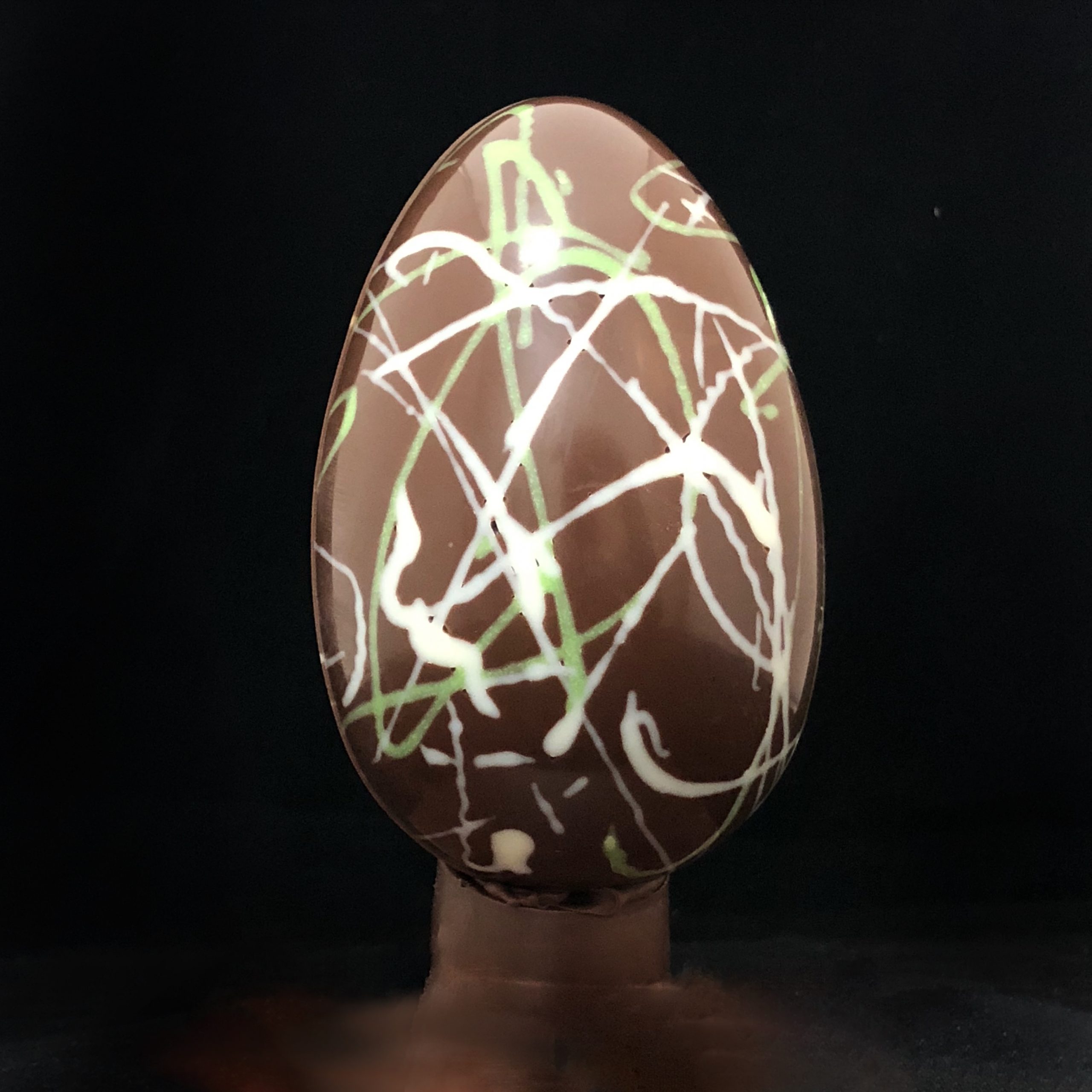 Œuf en chocolat noir ou lait "Tableau abstrait"