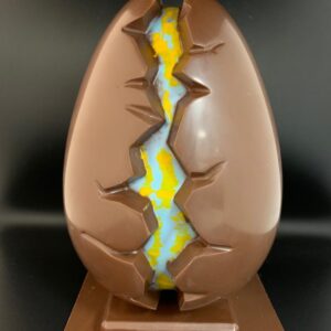Œuf craquelé en chocolat noir ou lait vendu uniquement en boutique