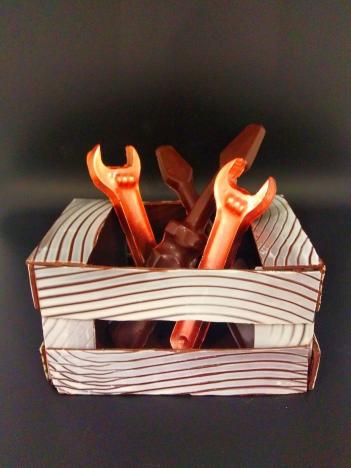 Caisse à outils en chocolat vendu uniquement sur Nice et (5 km aux alentours)