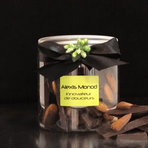 Boîte de chocolat concassé noir aux amandes entières torréfiées